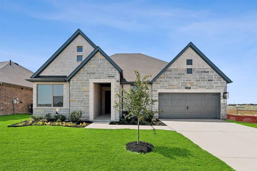 Property photo for 749 Shinnery Oak Way, Waxahachie, TX