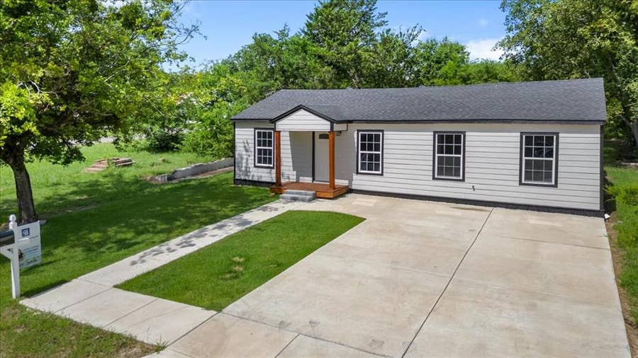 Property photo for 1826 Wellington Street, Greenville, TX