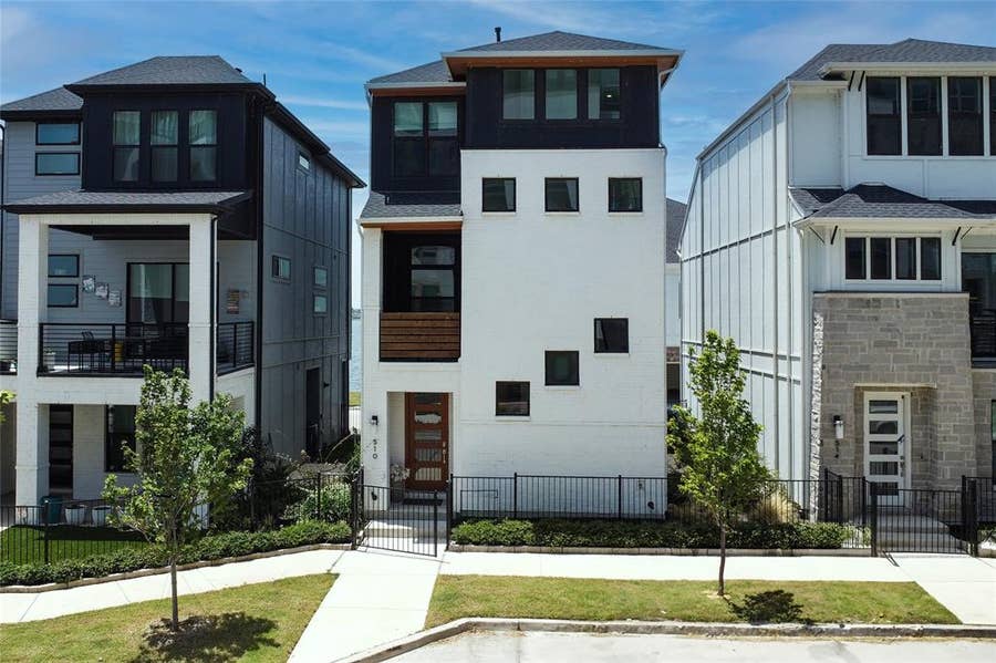 Property photo for 510 Winners Circle, Rowlett, TX