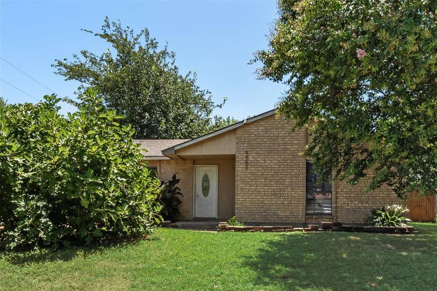 Property photo for 9502 Zelkova Circle, Dallas, TX