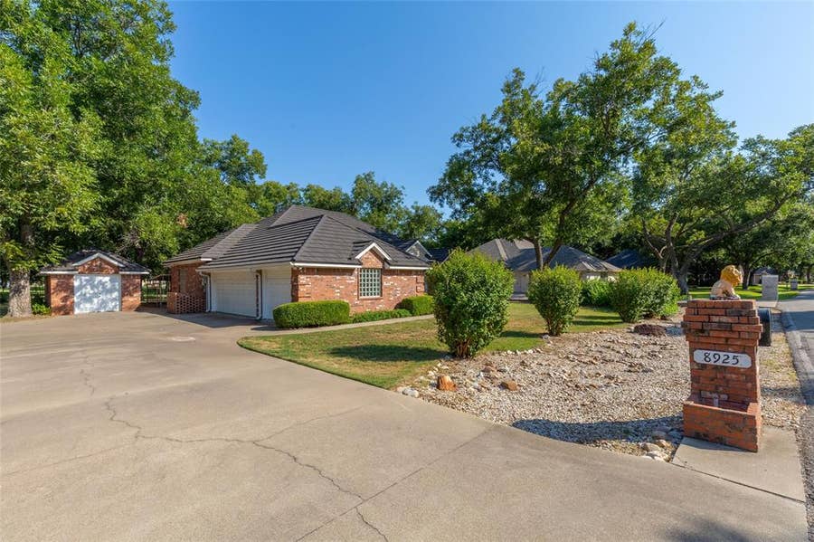 Property photo for 8925 Green Leaves Drive, Granbury, TX