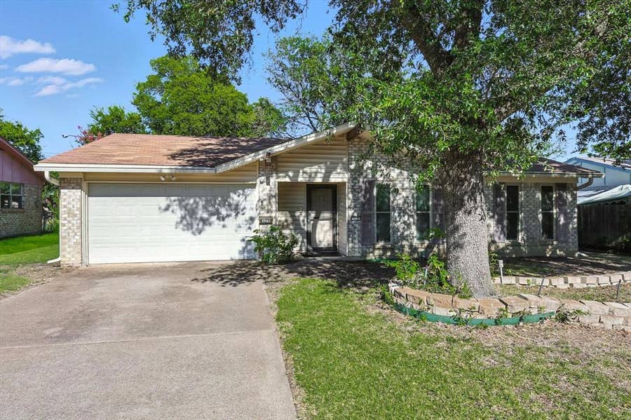 Property photo for 325 Hastings Drive, Cedar Hill, TX