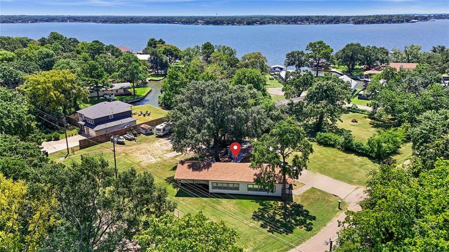 Property photo for 136 Palisade Drive, Mabank, TX