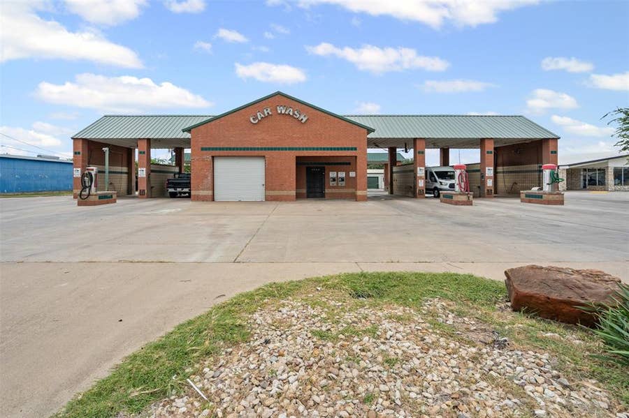 Property photo for 1433 N Plaza Drive, Granbury, TX