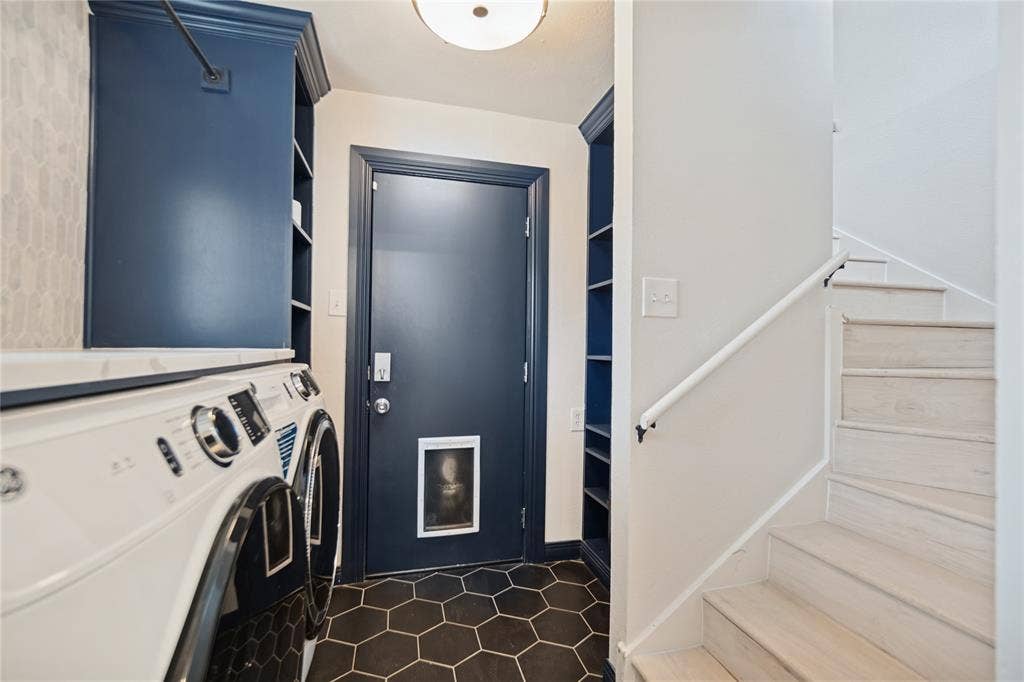 806 Knott Place, Dallas, TX 75208 Laundry Room with Good Storage