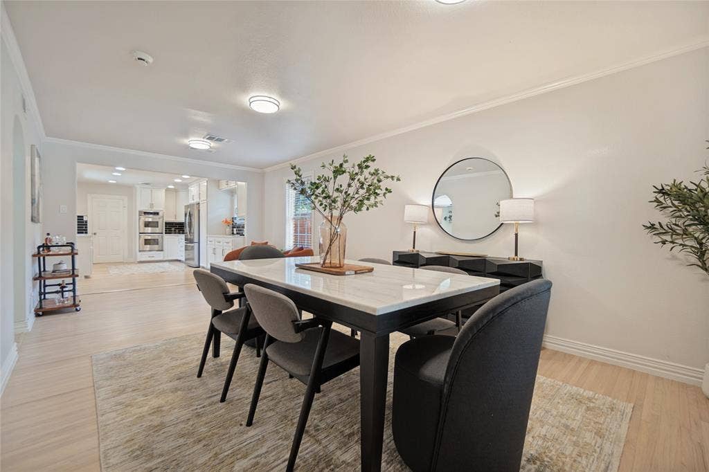 806 Knott Place, Dallas, TX 75208 Dining ARe