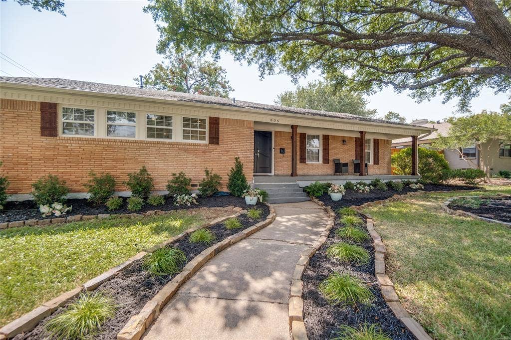 806 Knott Place, Dallas, TX 75208 Gorgeous Corner Lot Almost 1/3 of an Acre
