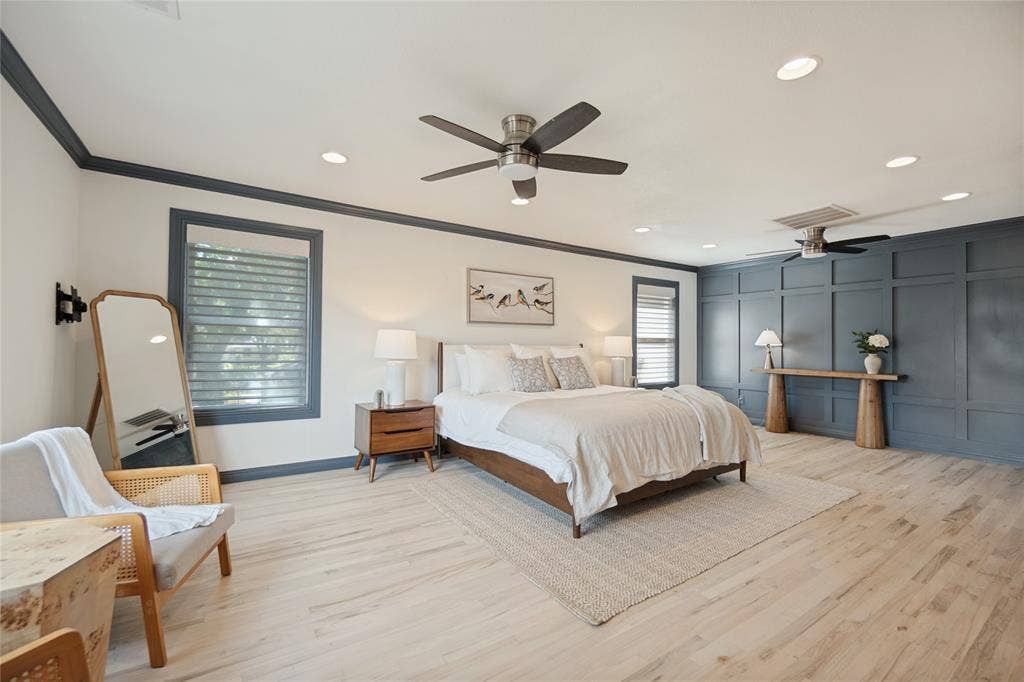806 Knott Place, Dallas, TX 75208 Another View of The Upstairs Primary which offers Downtown Views
