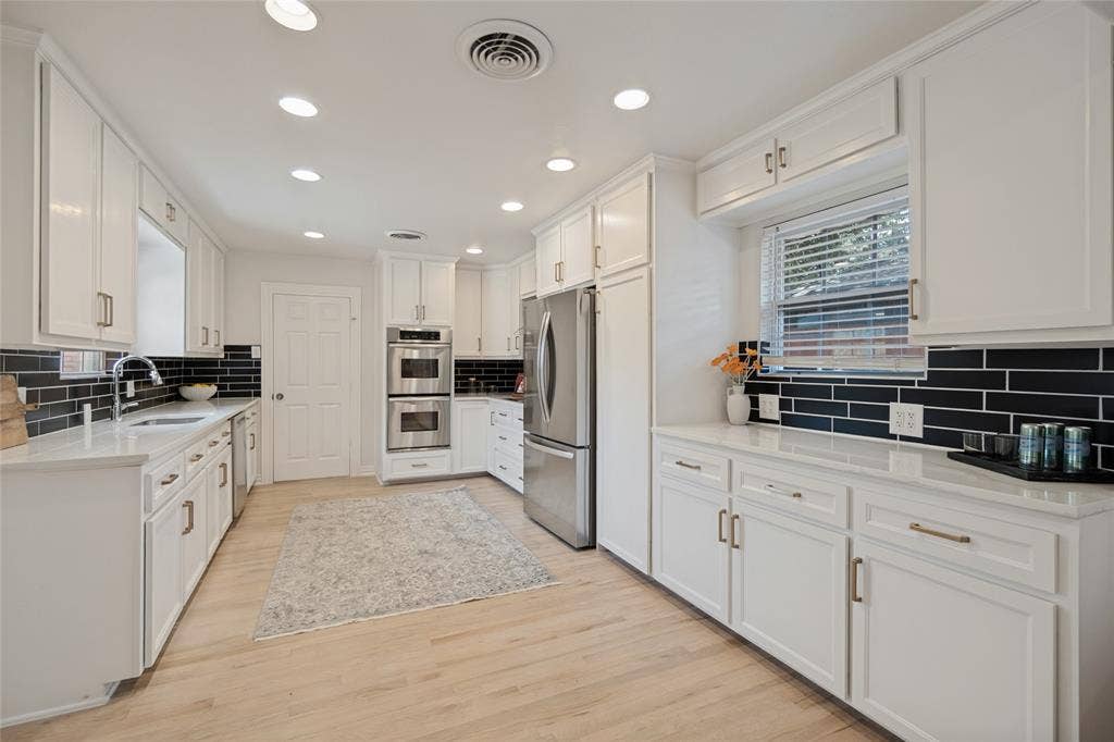 806 Knott Place, Dallas, TX 75208 Exceptional Counter Space