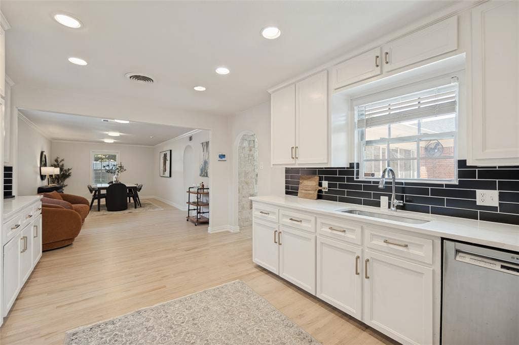 806 Knott Place, Dallas, TX 75208 Gorgeous Updated Kitchen