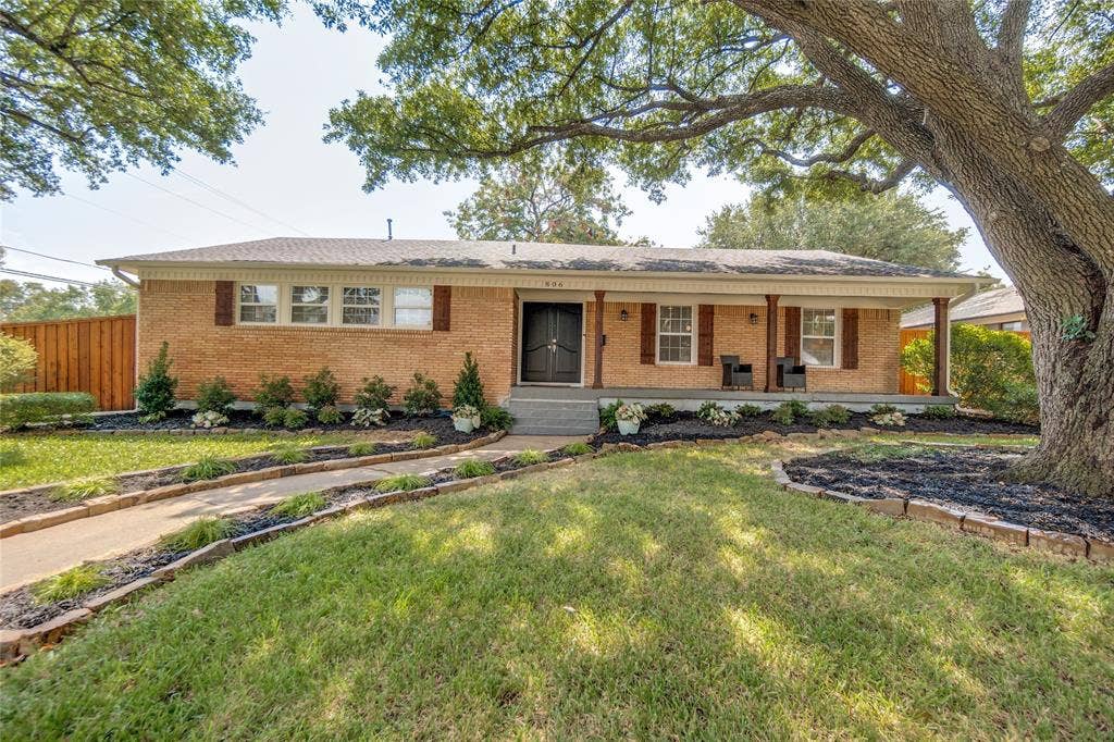 806 Knott Place, Dallas, TX 75208 Welcome Home!