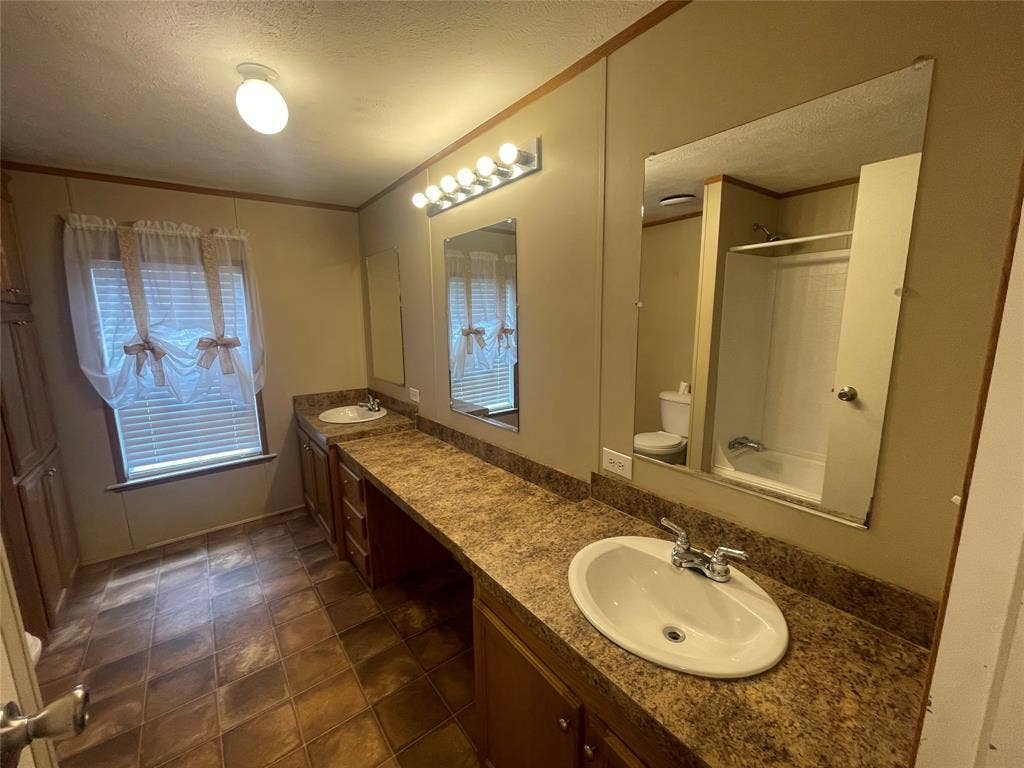358 Private Road 6718, Mabank, TX 75147 358 Private Road 6718, Mabank, TX 75147