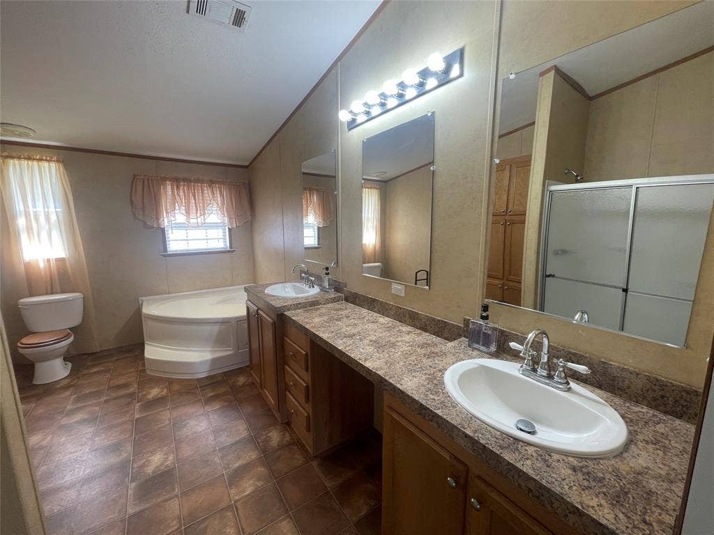 358 Private Road 6718, Mabank, TX 75147 358 Private Road 6718, Mabank, TX 75147