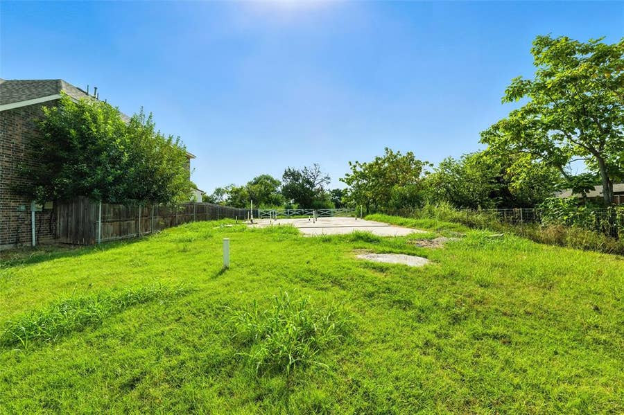 Property photo for 630 N Irving Heights Drive, Irving, TX