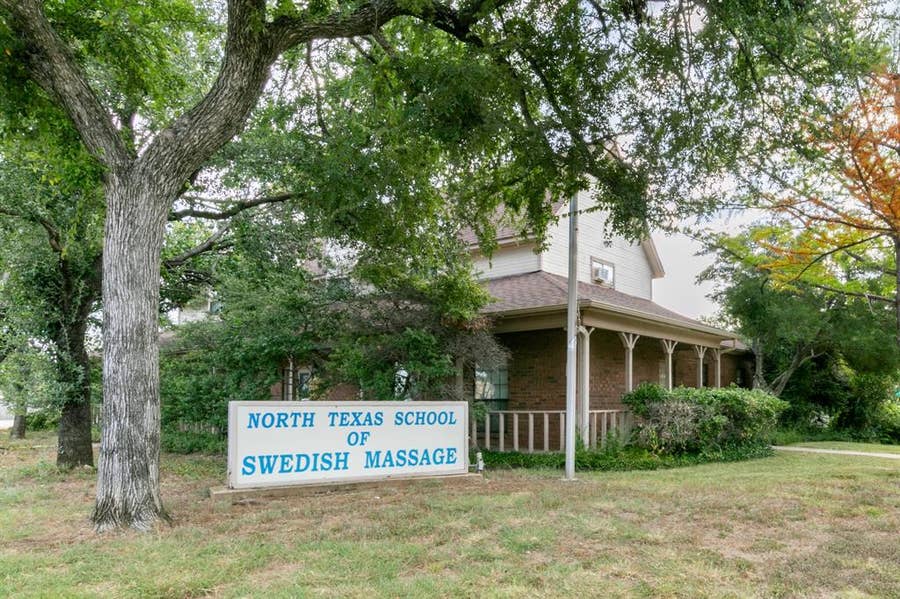 Property photo for 2335 W Green Oaks Boulevard, Arlington, TX
