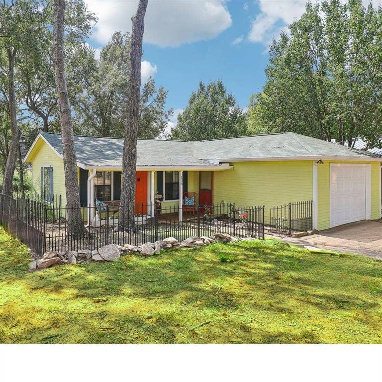 Property photo for 176 Bayside Circle, Malakoff, TX