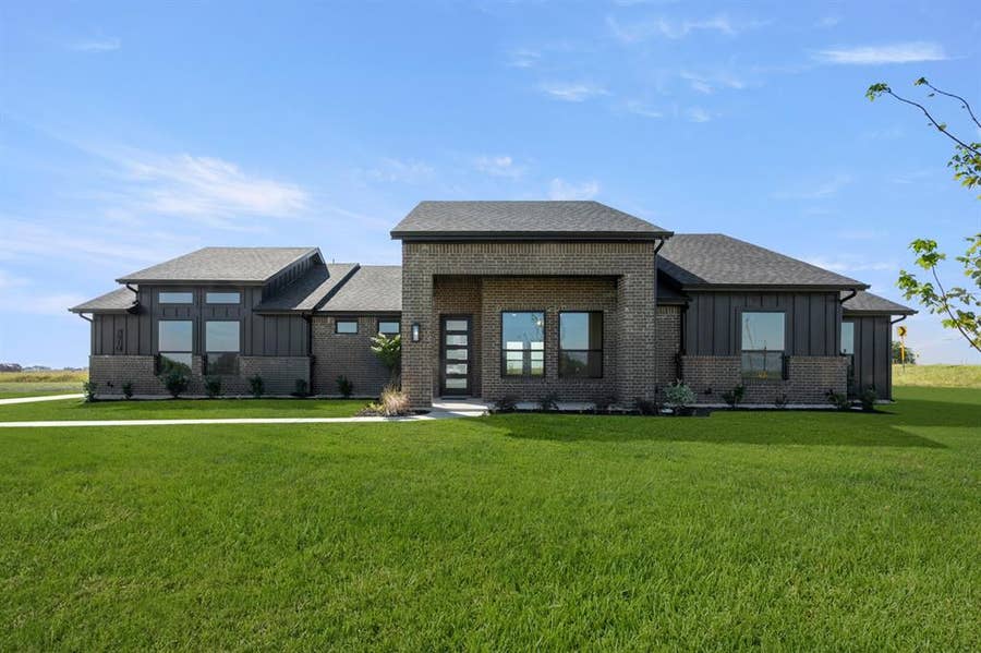 Property photo for 2910 Stella Rose, Waxahachie, TX