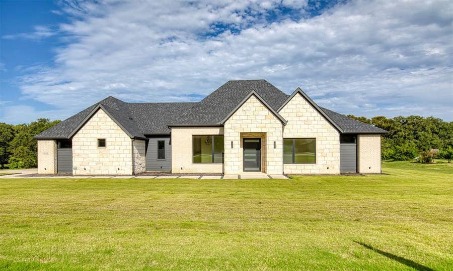 Property photo for 1044 Hidden Oaks Drive, Wills Point, TX