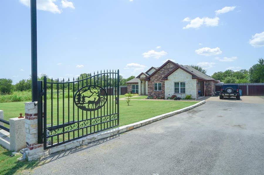 Property photo for 617 Mesquite Tree Road, Waco, TX