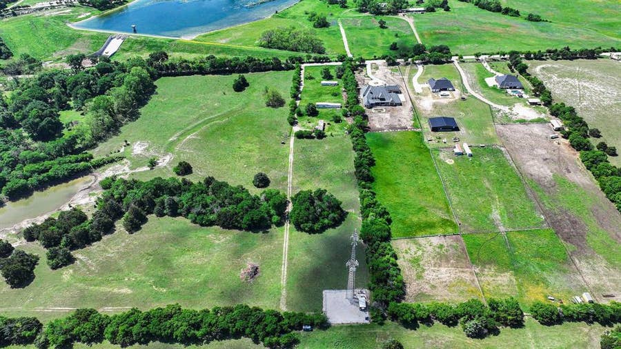 Property photo for 3291 Plainview Road, Midlothian, TX