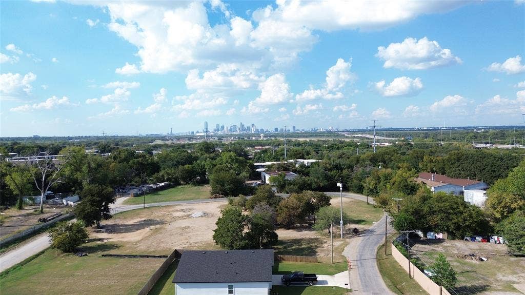 3733 Kolloch Drive, Dallas, TX 75216 Bird's eye view of skyline and a tree filled landscape