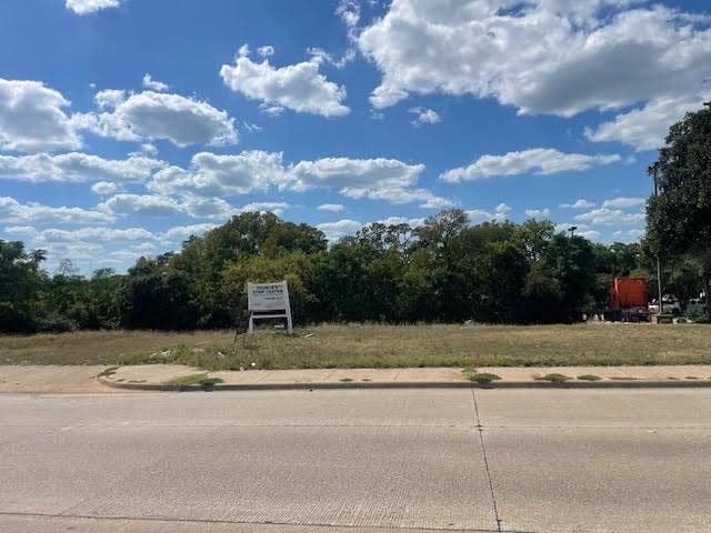 Property photo for 1303 S Cockrell Hill Road, Duncanville, TX