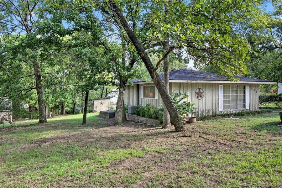 Property photo for 109 Circle Drive, Tool, TX