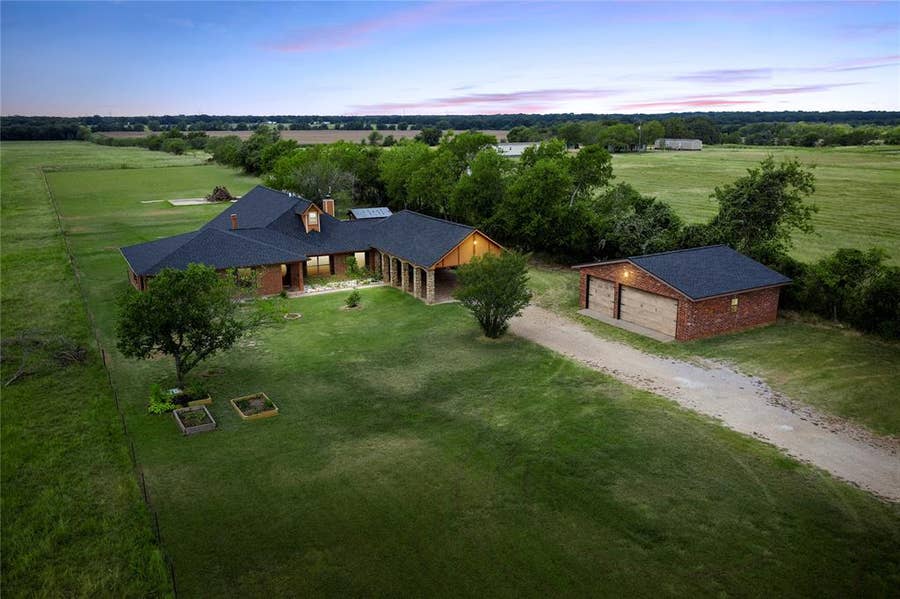 Property photo for 3433 W Tours Road, West, TX