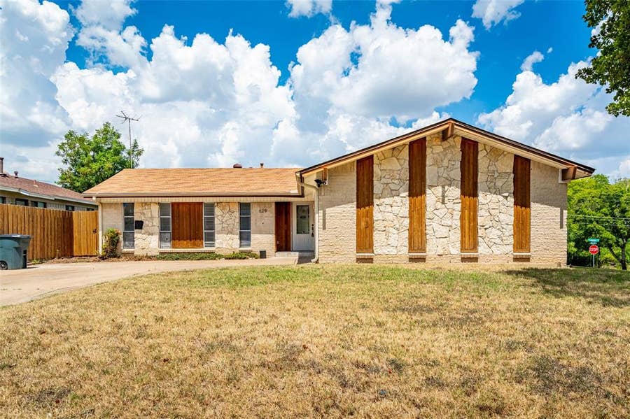 Property photo for 629 Bur Oak Drive, Irving, TX