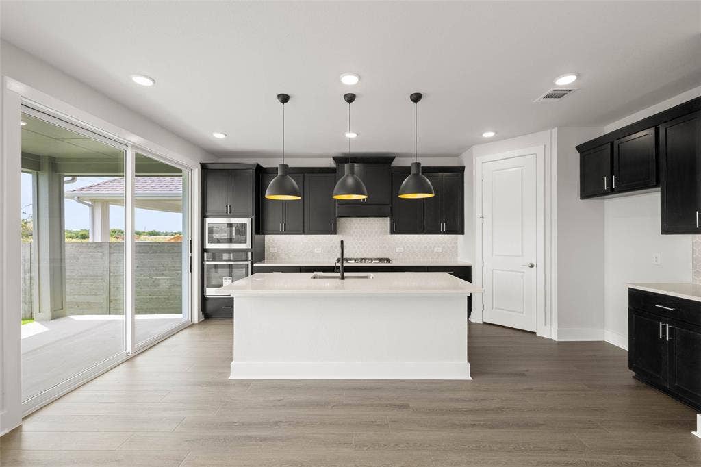 1624 Ginger- Kitchen-1