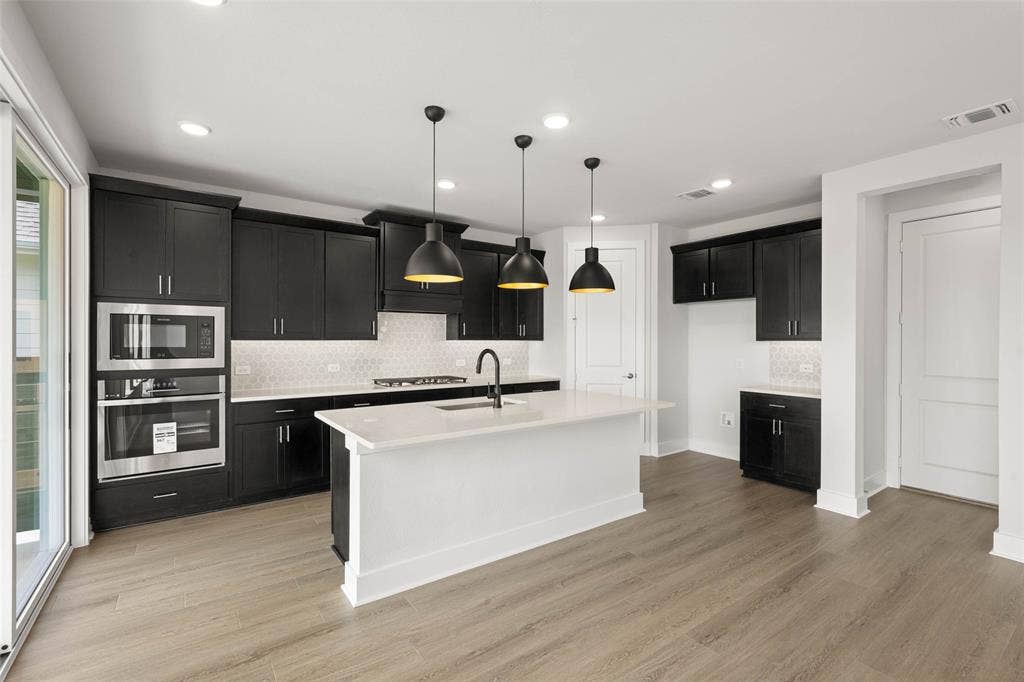 1624 Ginger- Kitchen-2