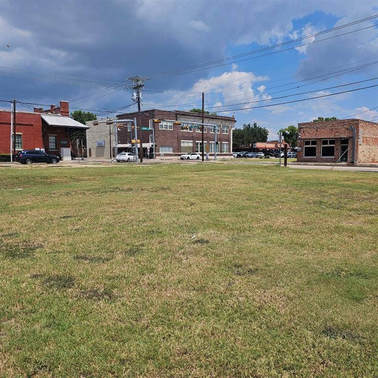 Property photo for 103-107 S Dallas Avenue, Lancaster, TX