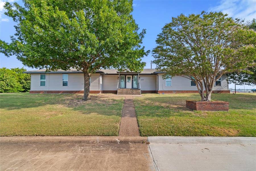 Property photo for 1400 Kari Ann Drive, Cedar Hill, TX