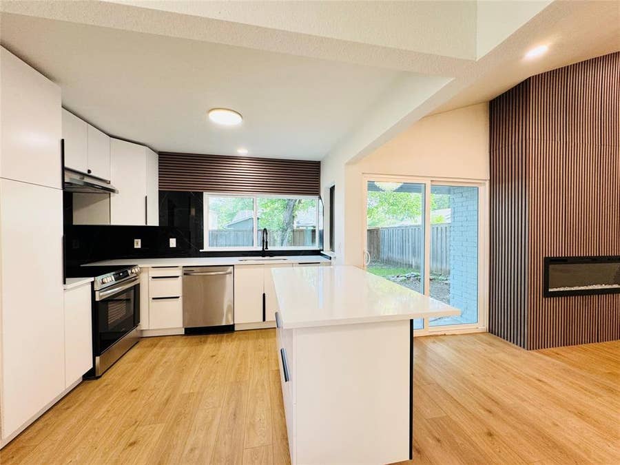 Property photo for 21 Grant Circle, Richardson, TX