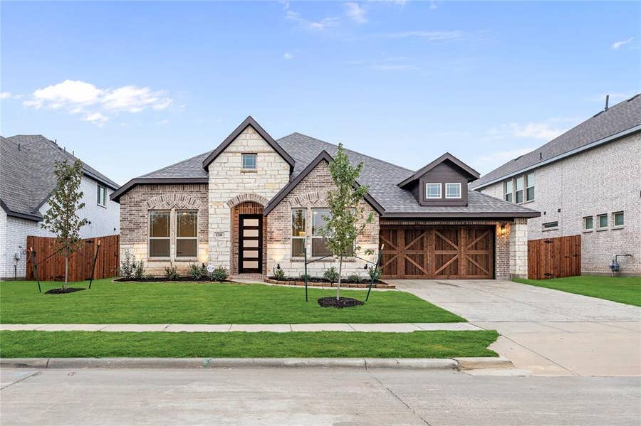 Property photo for 1240 Amberwood Lane, Red Oak, TX