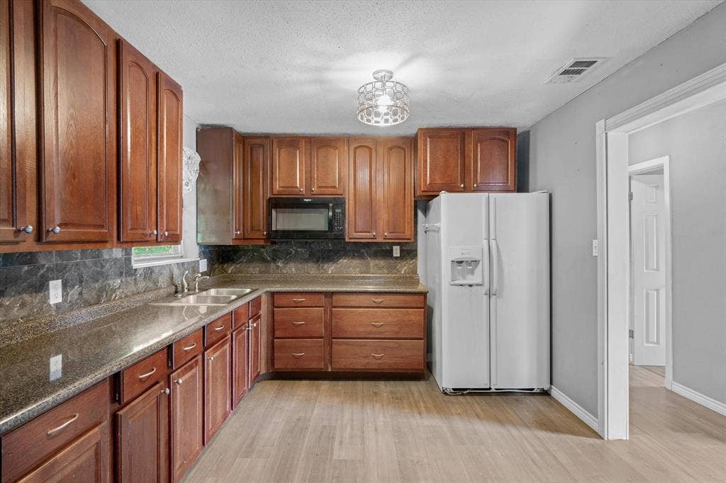410 Williams Street, Athens, TX 75751 410 Williams Street, Athens, TX 75751