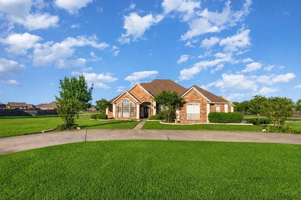1001 W Remington Park Drive, Terrell, TX 75160