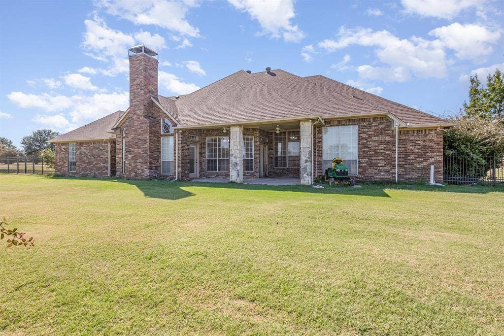 1001 W Remington Park Drive, Terrell, TX 75160