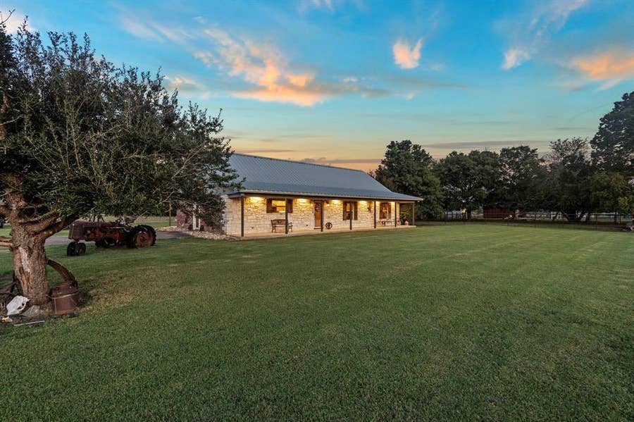 Property photo for 5285 County Road 3226, Lone Oak, TX