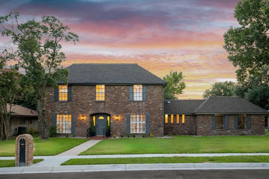 Property photo for 2901 Warren Circle, Irving, TX