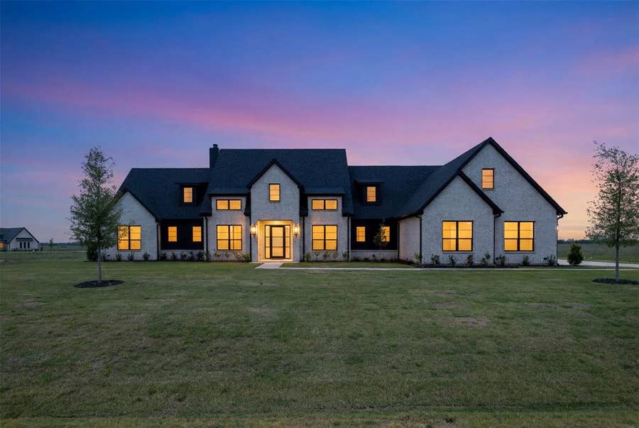 Property photo for 133 Liv Meadow Way, Waxahachie, TX