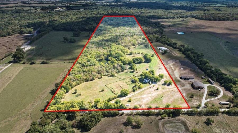 Property photo for 648 CR 4618, Wolfe City, TX