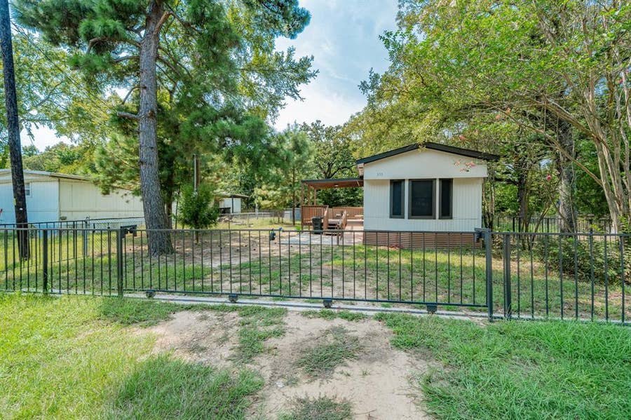 Property photo for 111 Pecos Drive, Mabank, TX