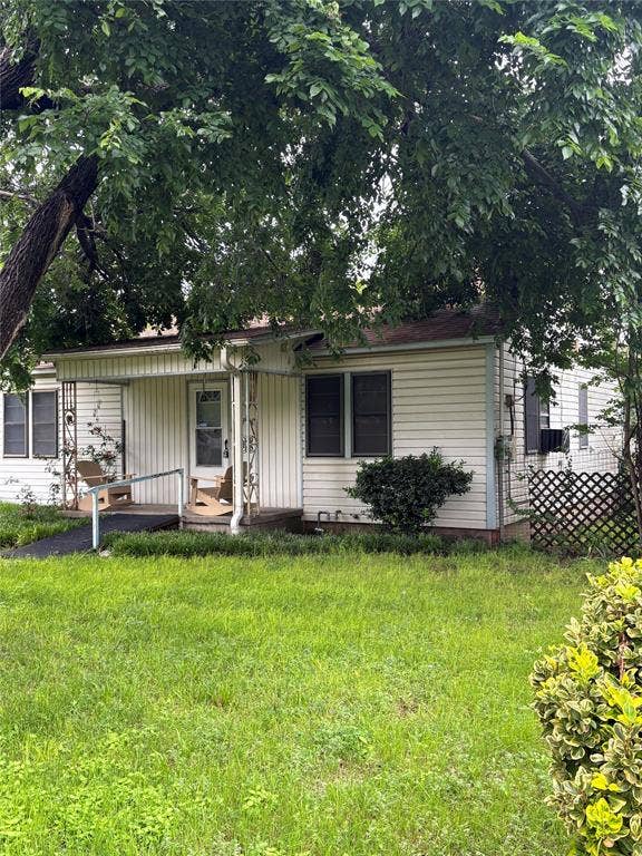 Property photo for 407 N Lane Street, Decatur, TX