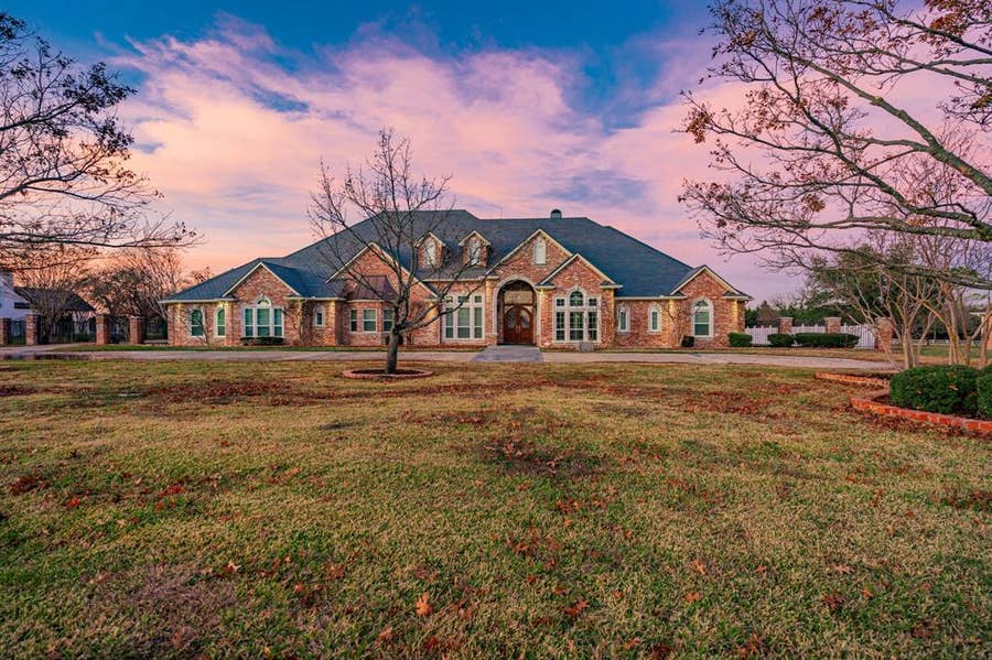 Property photo for 1990 Broken Lance Lane, Rockwall, TX