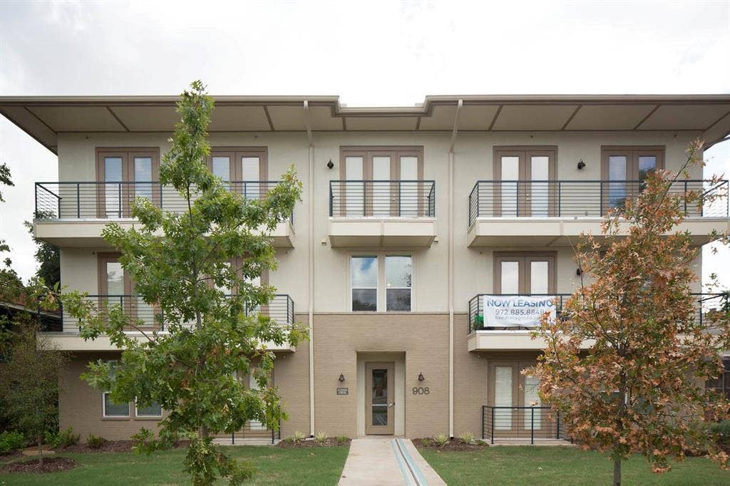 908 N Bishop Avenue, #2-103, Dallas, TX 75208 View of property