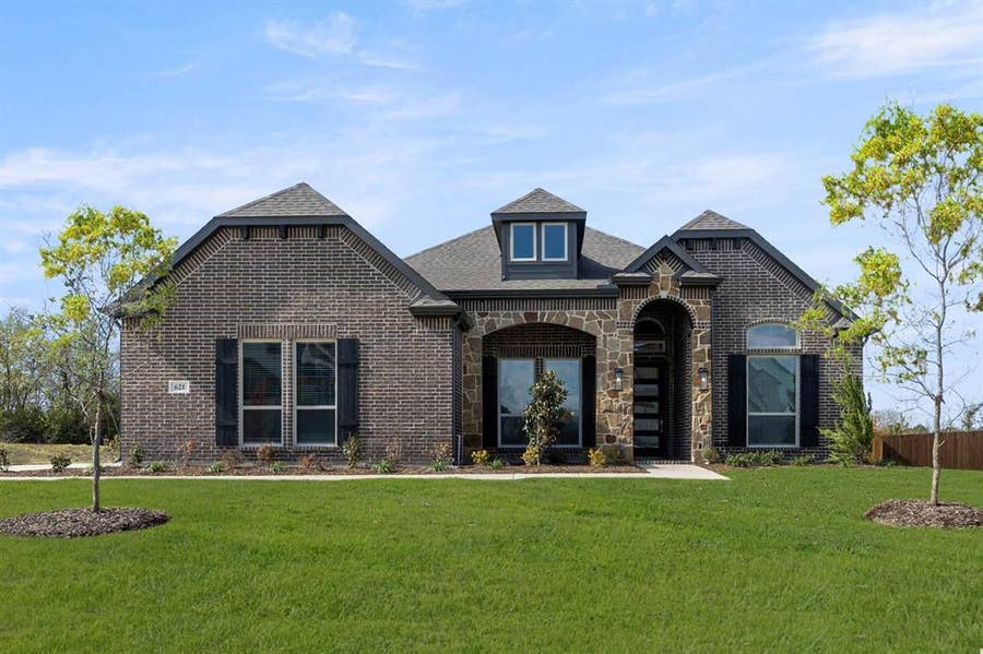 Property photo for 621 S Hidden Lakes, DeSoto, TX