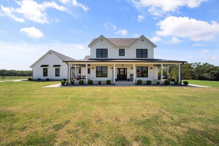 Property photo for 630 Boyce Road, Waxahachie, TX