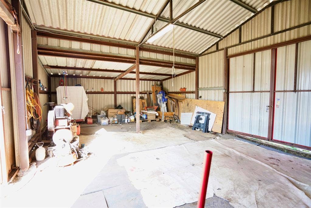 245 Oak Hill Court, Waxahachie, TX 75167 Garage with metal wall