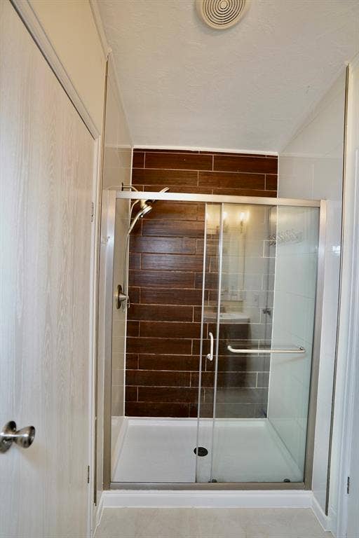 245 Oak Hill Court, Waxahachie, TX 75167 Full bath featuring a shower stall